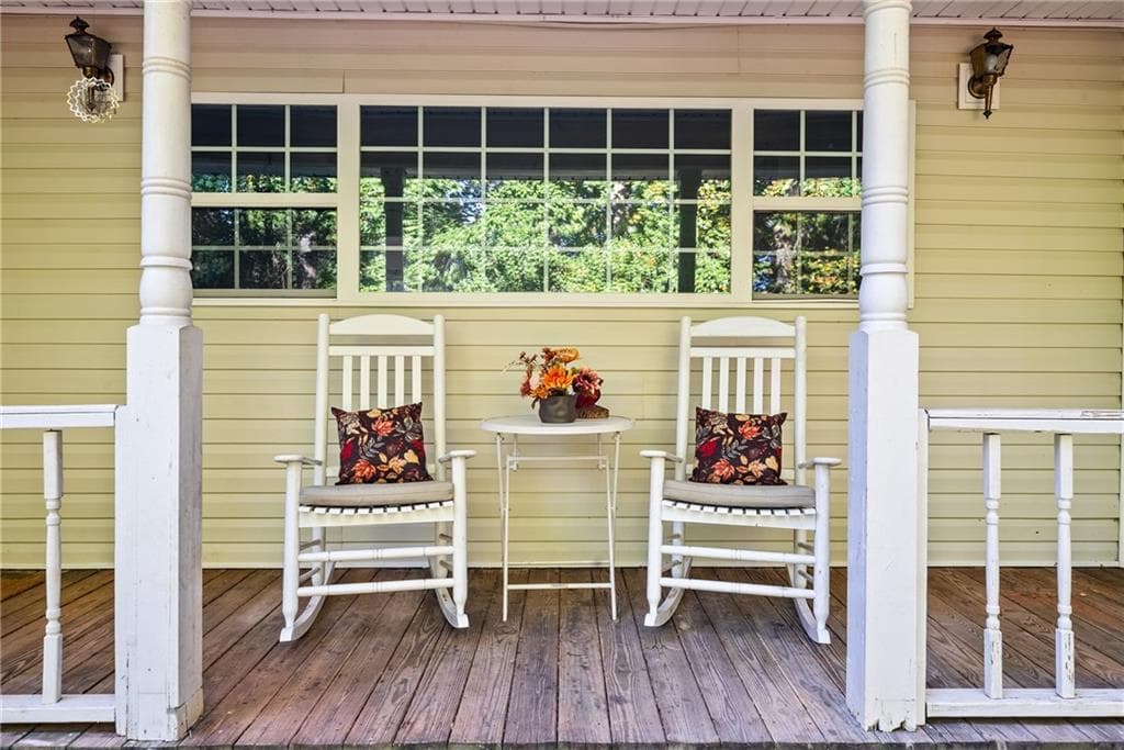3 bedroom, 3 bathroom, 3,168 sq ft single family residence for sale at 109 Lakeview Circle, Cumming, GA 30040 — photo 3
