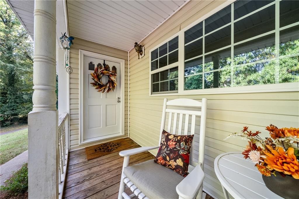 3 bedroom, 3 bathroom, 3,168 sq ft single family residence for sale at 109 Lakeview Circle, Cumming, GA 30040 — photo 4