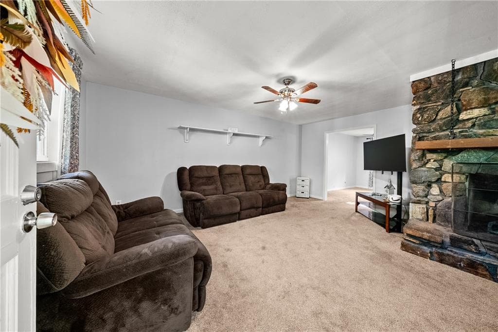 3 bedroom, 3 bathroom, 3,168 sq ft single family residence for sale at 109 Lakeview Circle, Cumming, GA 30040 — photo 5