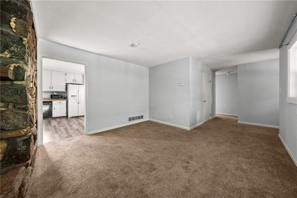 3 bedroom, 3 bathroom, 3,168 sq ft single family residence for sale at 109 Lakeview Circle, Cumming, GA 30040 — photo 9