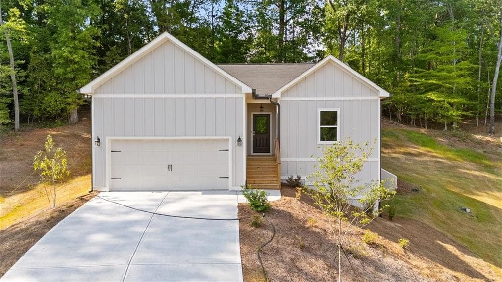 3 bedroom, 3 bathroom, 1,900 sq ft single family residence for sale at 6220 Carlys Way, Gainesville, GA 30506 — photo 1 of 48