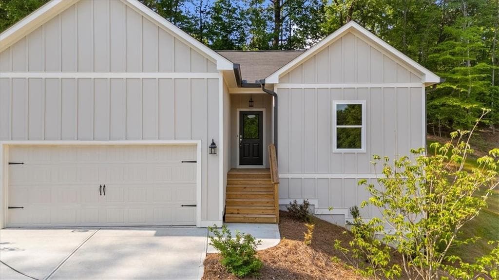 3 bedroom, 3 bathroom, 1,900 sq ft single family residence for sale at 6220 Carlys Way, Gainesville, GA 30506 — photo 3
