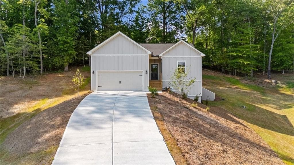 3 bedroom, 3 bathroom, 1,900 sq ft single family residence for sale at 6220 Carlys Way, Gainesville, GA 30506 — photo 8