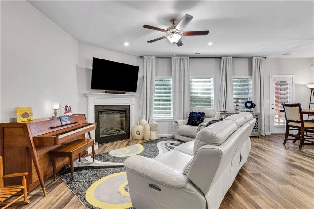 3 bedroom, 3 bathroom, 1,993 sq ft townhouse for sale at 5186 Grace Court, Tucker, GA 30084 — photo 3