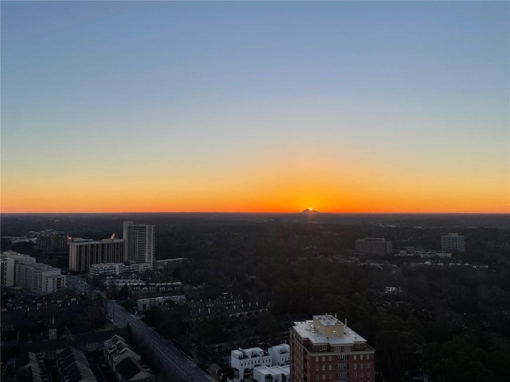 2 bedroom, 3 bathroom, 2,214 sq ft condominium for sale at 3630 Peachtree Road 2604, Atlanta, GA 30326 — photo 4