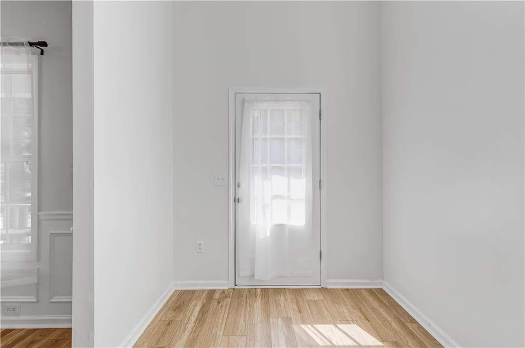 6 bedroom, 4 bathroom, 3,255 sq ft single family residence under contract at 131 Whitfield Way, Woodstock, GA 30188 — photo 6