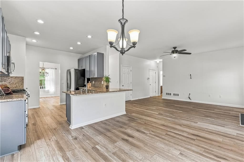 6 bedroom, 4 bathroom, 3,255 sq ft single family residence under contract at 131 Whitfield Way, Woodstock, GA 30188 — photo 7