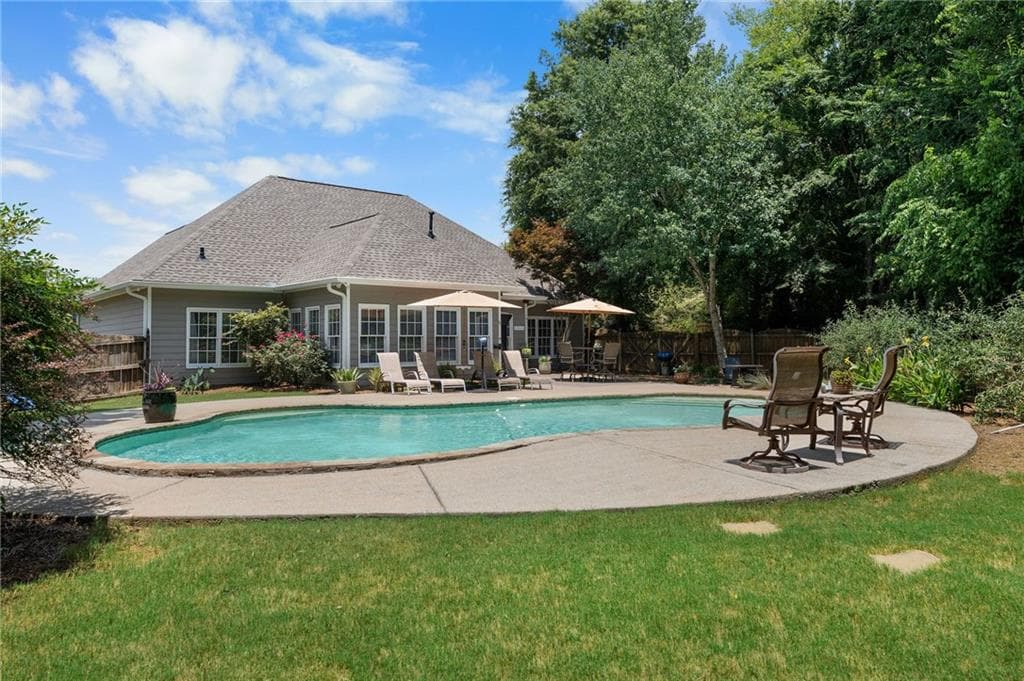 3 bedroom, 2 bathroom, 2,574 sq ft single family residence for sale at 28 Priory Club Drive, Cartersville, GA 30120 — photo 2