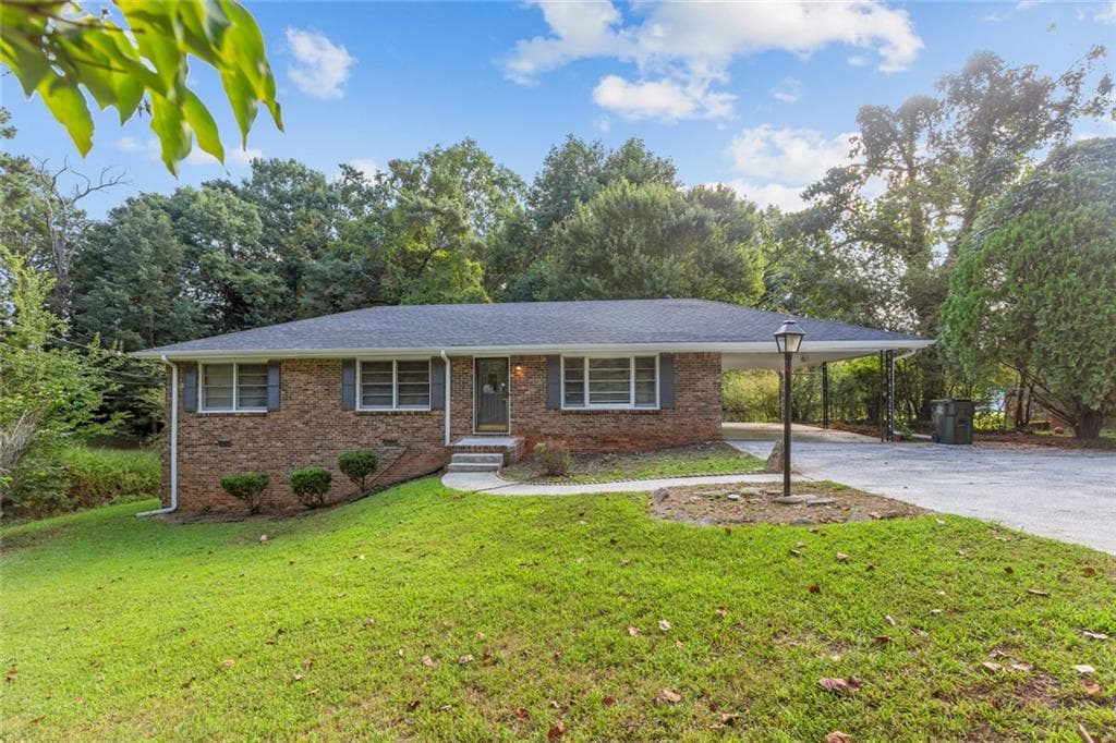3 bedroom, 2 bathroom, 3,016 sq ft single family residence for rent at 1834 Dogwood Court, Snellville, GA 30078 for $1,950 a month — photo 1 of 33