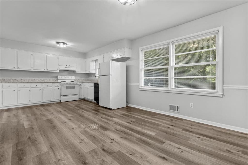 3 bedroom, 2 bathroom, 3,016 sq ft single family residence for rent at 1834 Dogwood Court, Snellville, GA 30078 for $1,950 a month — photo 6