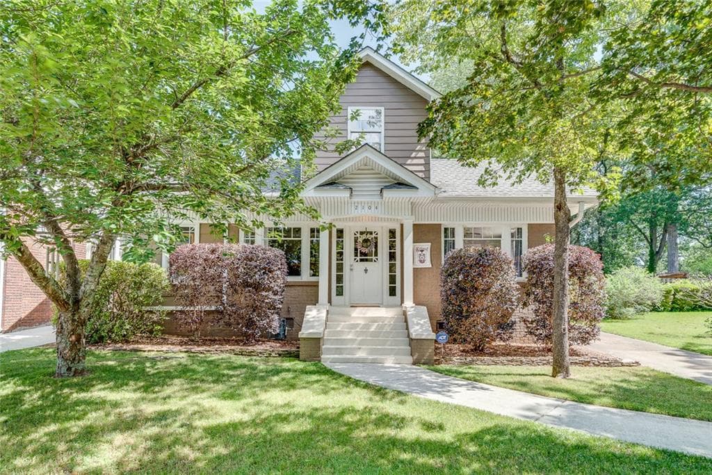 3 bedroom, 2 bathroom, 1,704 sq ft single family residence for rent at 2104 Delano Drive, Atlanta, GA 30317 for $3,400 a month — photo 3