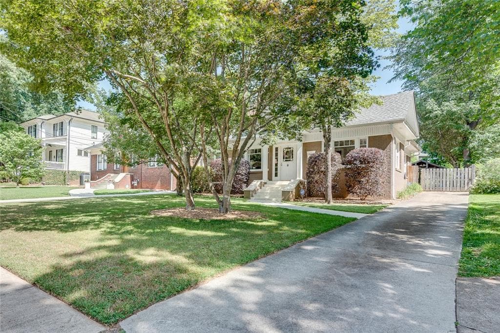 3 bedroom, 2 bathroom, 1,704 sq ft single family residence for rent at 2104 Delano Drive, Atlanta, GA 30317 for $3,400 a month — photo 5
