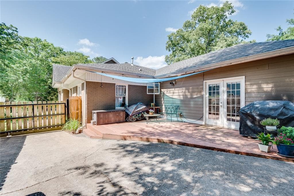 3 bedroom, 2 bathroom, 1,704 sq ft single family residence for rent at 2104 Delano Drive, Atlanta, GA 30317 for $3,400 a month — photo 7