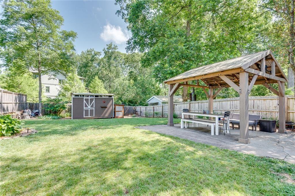 3 bedroom, 2 bathroom, 1,704 sq ft single family residence for rent at 2104 Delano Drive, Atlanta, GA 30317 for $3,400 a month — photo 9
