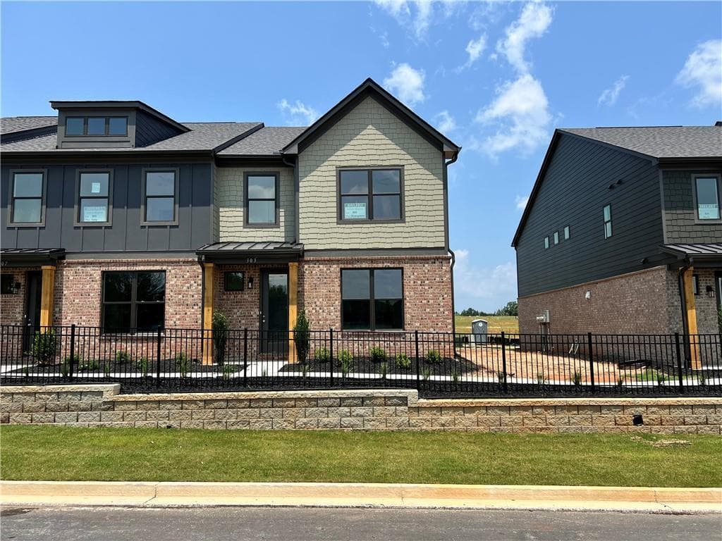 3 bedroom, 3 bathroom, 1,665 sq ft townhouse for sale at 303 Barracks Way 885, Hoschton, GA 30548 — photo 2