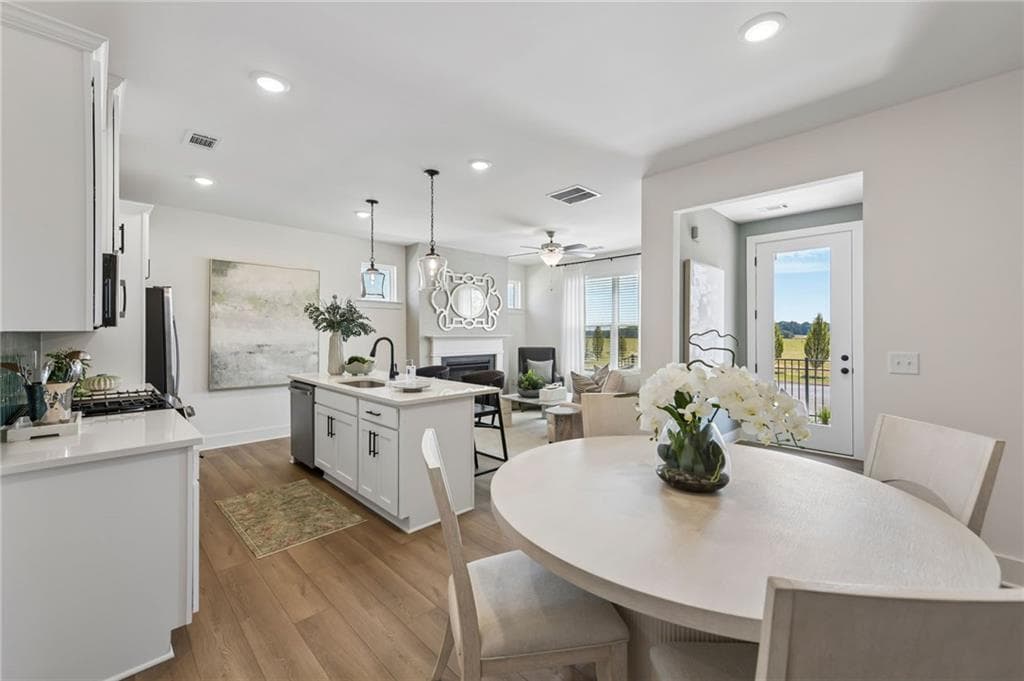 3 bedroom, 3 bathroom, 1,665 sq ft townhouse for sale at 303 Barracks Way 885, Hoschton, GA 30548 — photo 8