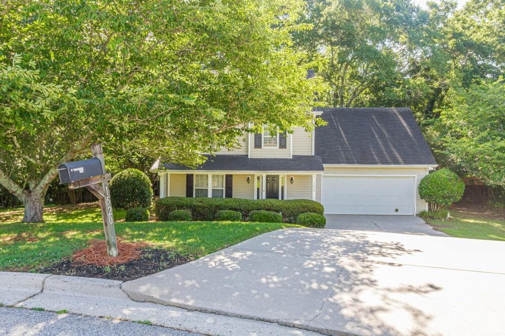 4 bedroom, 3 bathroom, 1,754 sq ft single family residence for sale at 1520 Riverglen Drive, Loganville, GA 30052 — photo 3