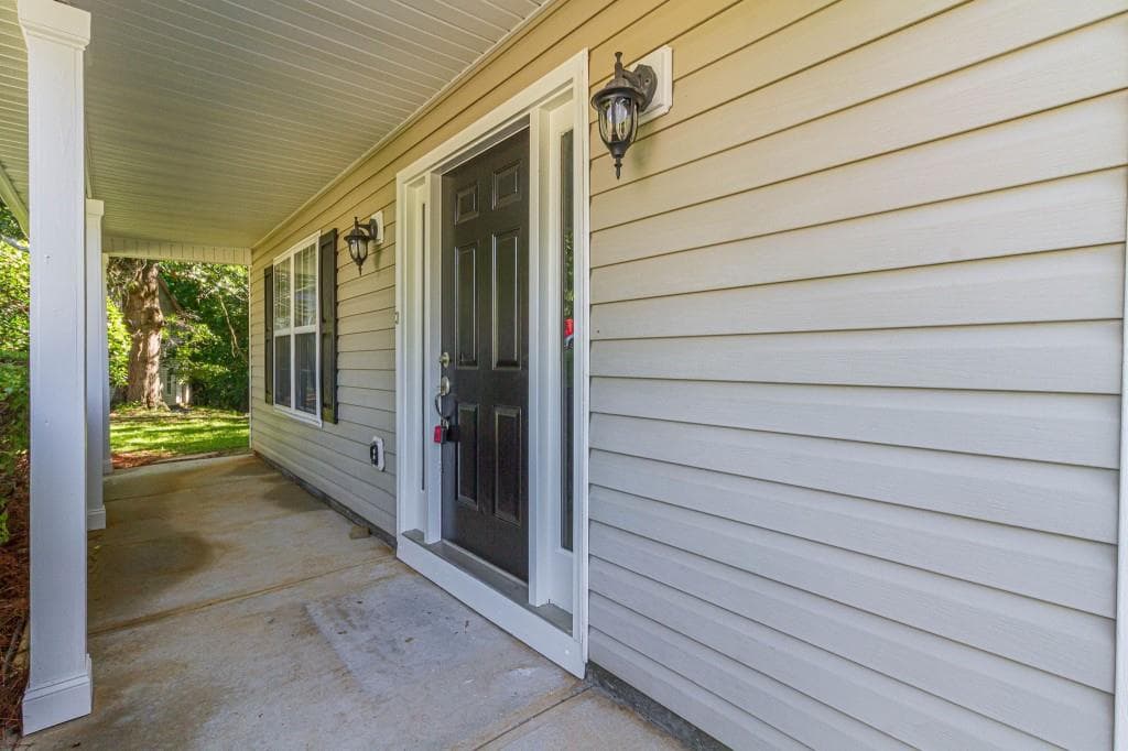 4 bedroom, 3 bathroom, 1,754 sq ft single family residence for sale at 1520 Riverglen Drive, Loganville, GA 30052 — photo 4