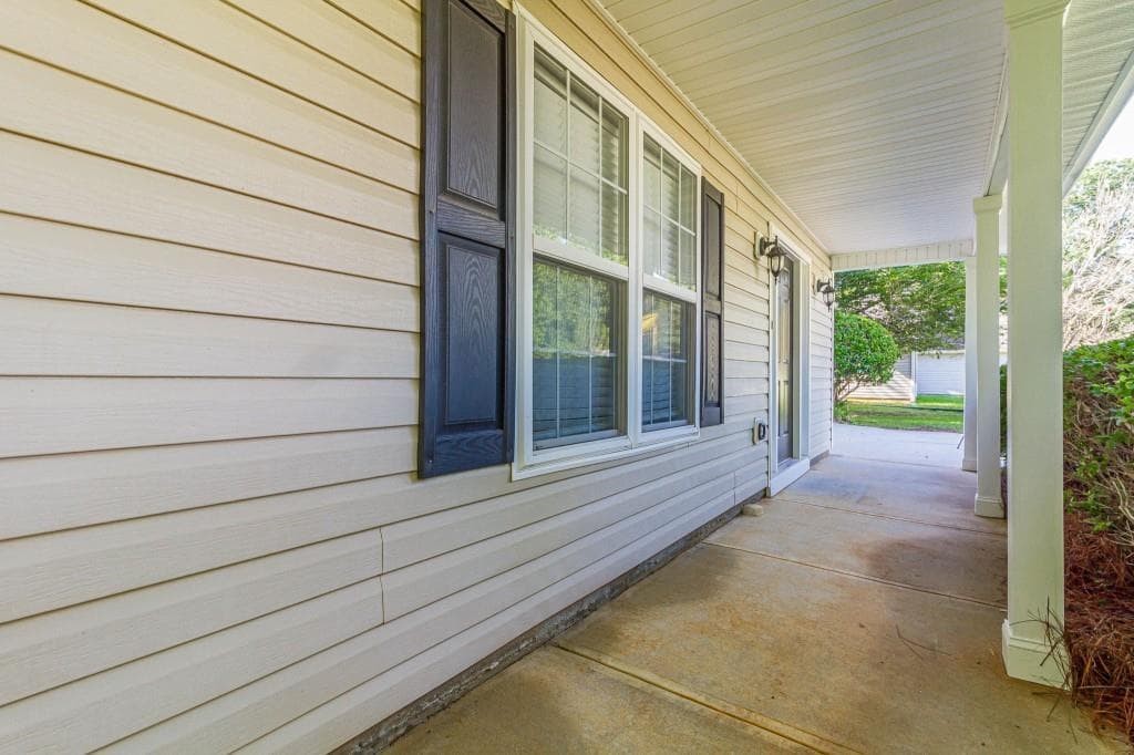 4 bedroom, 3 bathroom, 1,754 sq ft single family residence for sale at 1520 Riverglen Drive, Loganville, GA 30052 — photo 5