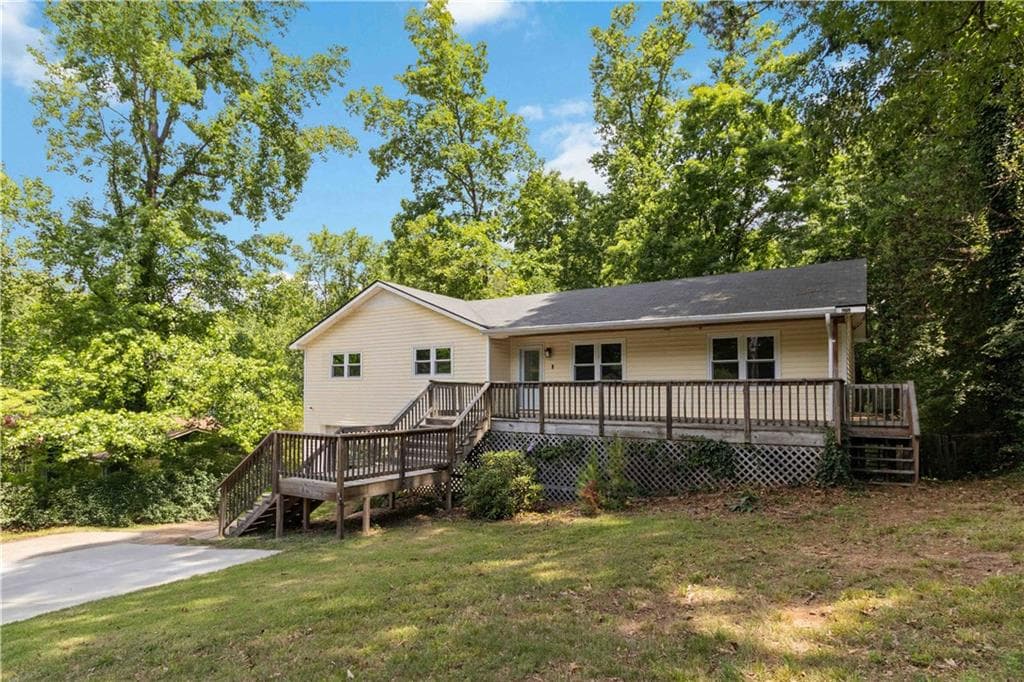 4 bedroom, 2 bathroom, 1,388 sq ft single family residence for sale at 606 Echo Lane, Woodstock, GA 30189