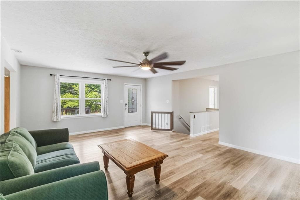 4 bedroom, 2 bathroom, 1,388 sq ft single family residence for sale at 606 Echo Lane, Woodstock, GA 30189 — photo 8