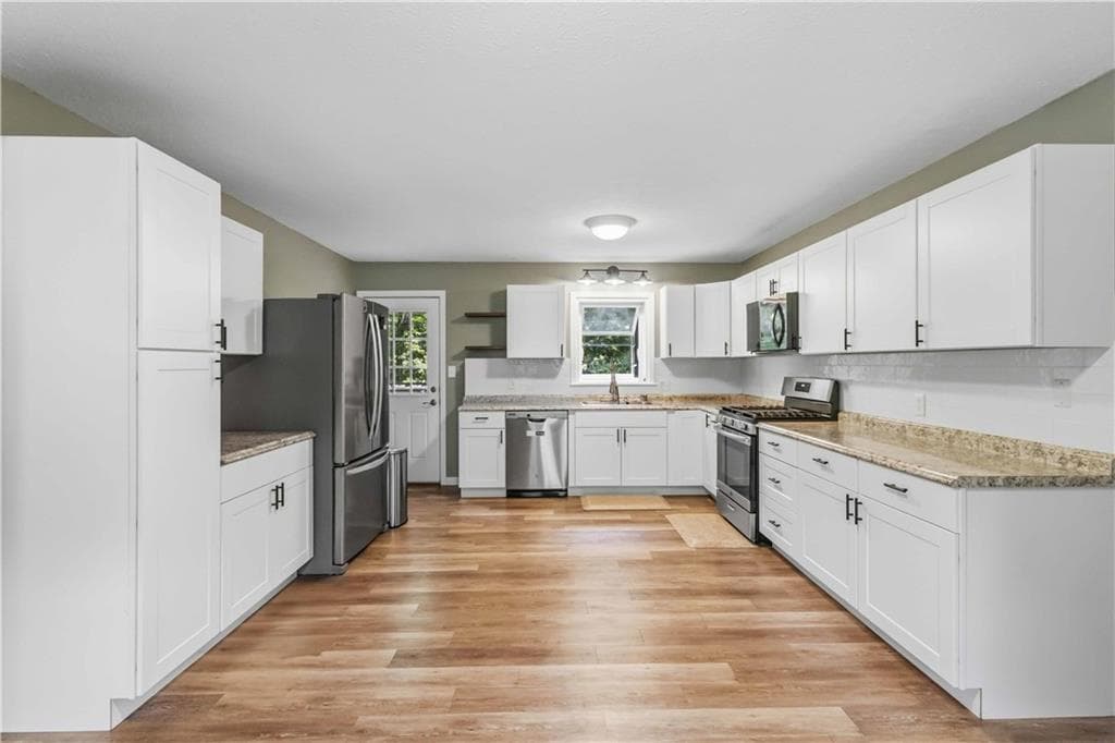 4 bedroom, 2 bathroom, 1,388 sq ft single family residence for sale at 606 Echo Lane, Woodstock, GA 30189 — photo 10