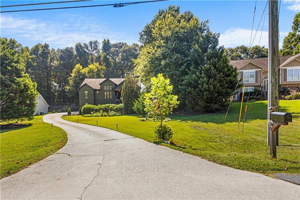 6 bedroom, 3 bathroom, 2,992 sq ft single family residence for sale at 1890 Mcconnell Road, Grayson, GA 30017 — photo 2