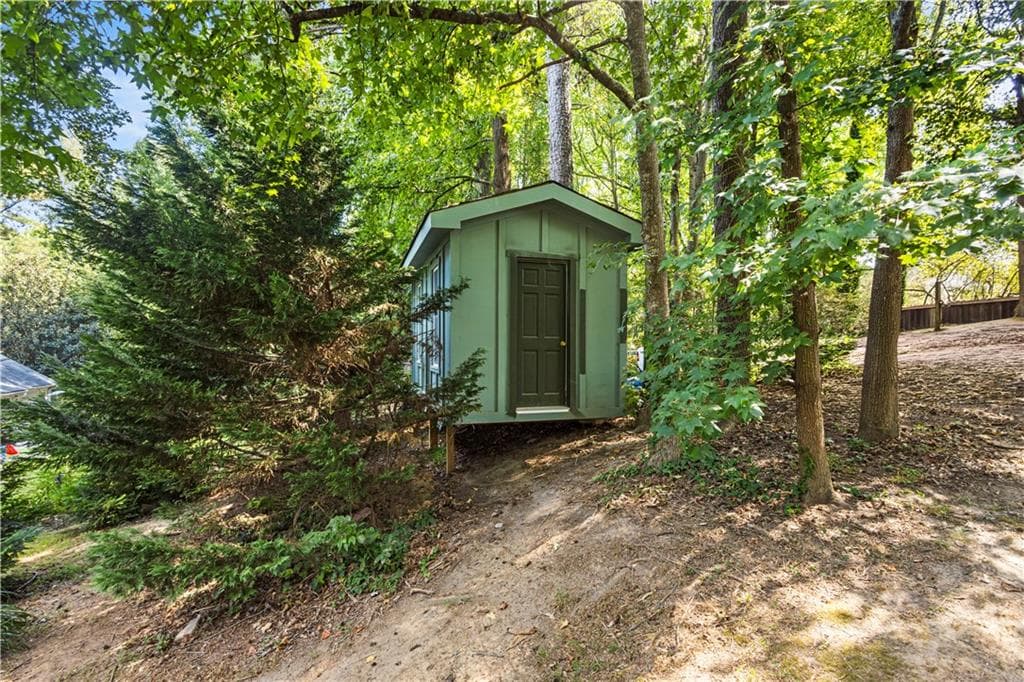 6 bedroom, 3 bathroom, 2,992 sq ft single family residence for sale at 1890 Mcconnell Road, Grayson, GA 30017 — photo 7