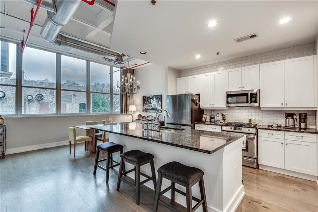 2 bedroom, 2 bathroom, 1,275 sq ft condominium for sale at 33 Ponce De Leon Avenue 203, Atlanta, GA 30308 — photo 1 of 28
