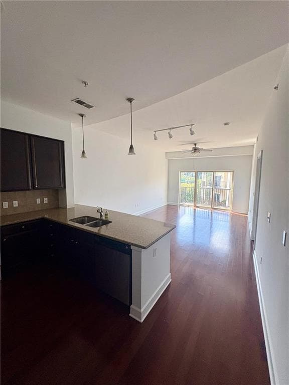 1 bedroom, 1 bathroom, 850 sq ft condominium for sale at 200 River Vista Drive 732, Atlanta, GA 30339 — photo 3