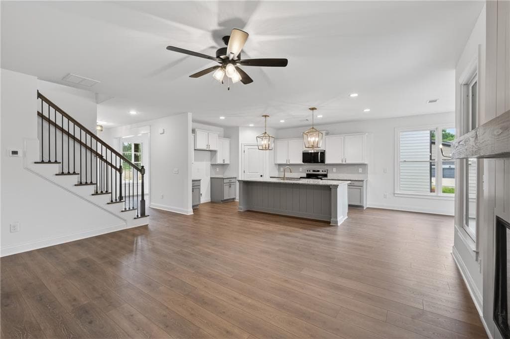 4 bedroom, 3 bathroom, 2,529 sq ft single family residence under contract at 28 CORETTA Court, Winder, GA 30680 — photo 5
