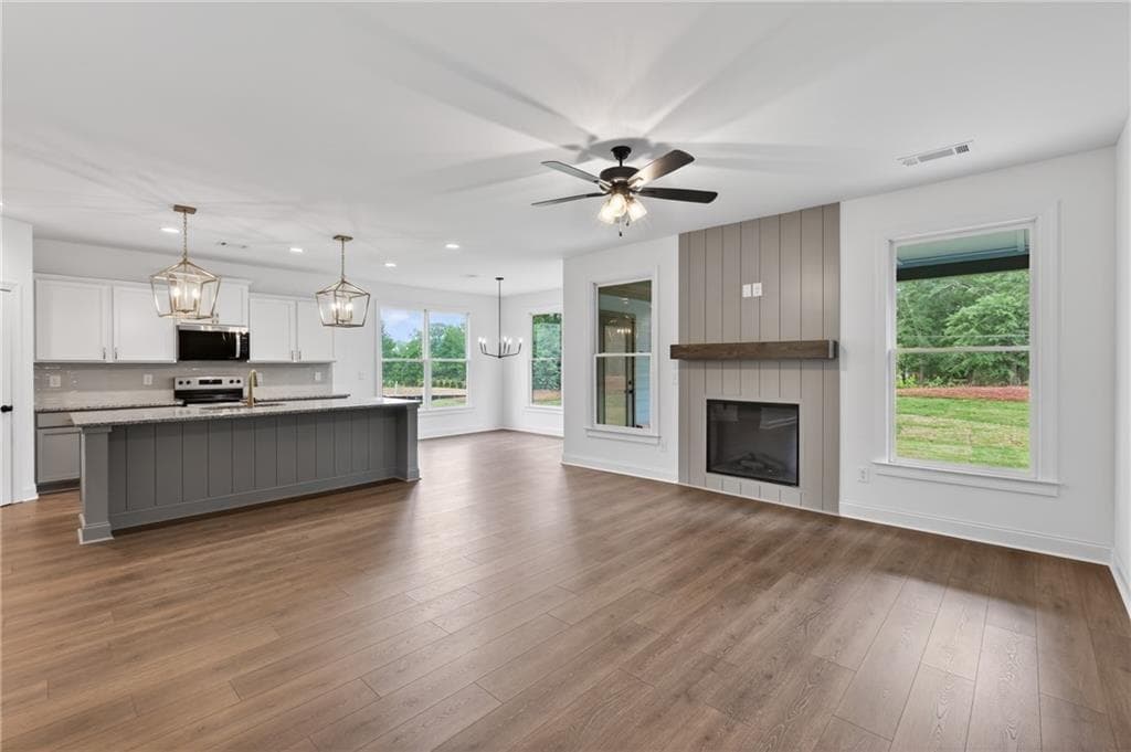 4 bedroom, 3 bathroom, 2,529 sq ft single family residence under contract at 28 CORETTA Court, Winder, GA 30680 — photo 6