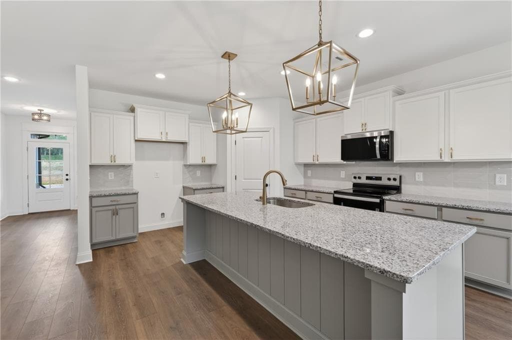 4 bedroom, 3 bathroom, 2,529 sq ft single family residence under contract at 28 CORETTA Court, Winder, GA 30680 — photo 7