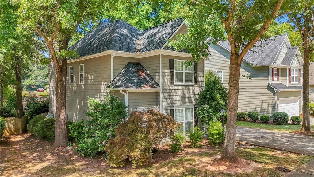 3 bedroom, 3 bathroom, 2,260 sq ft single family residence under contract at 1229 Crescentwood Lane, Decatur, GA 30032 — photo 3