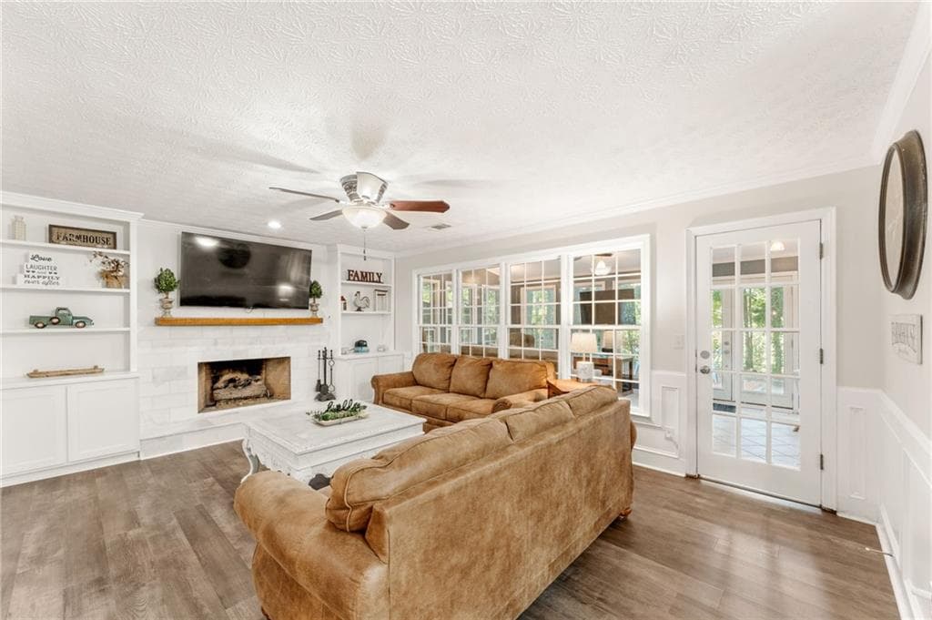 5 bedroom, 3 bathroom, 3,006 sq ft single family residence for sale at 4961 Thornwood Trace, Acworth, GA 30102 — photo 3