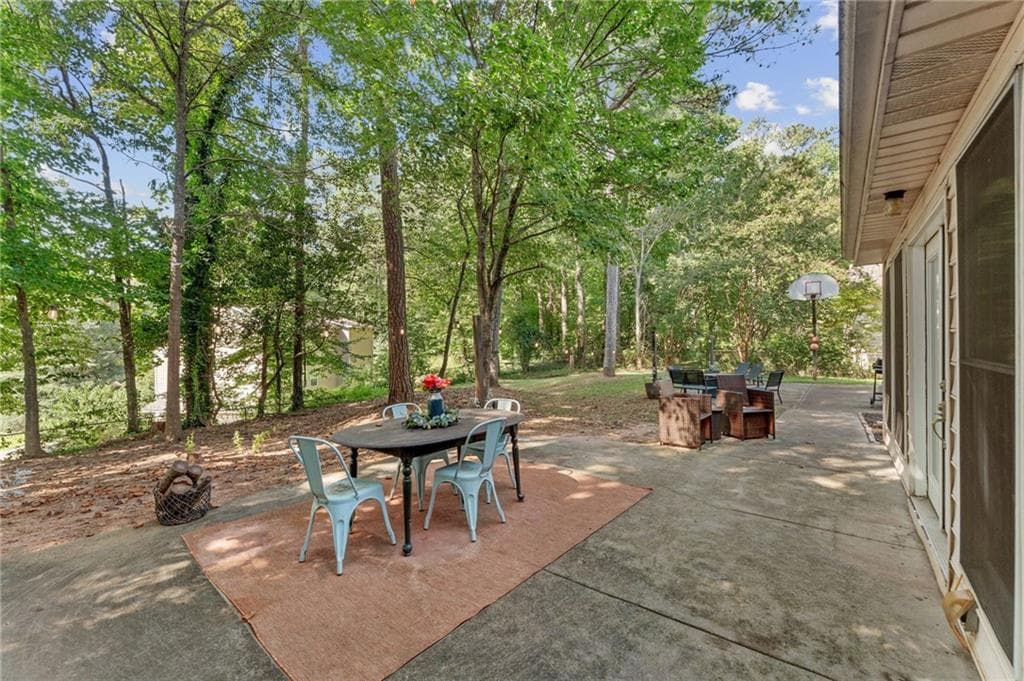 5 bedroom, 3 bathroom, 3,006 sq ft single family residence for sale at 4961 Thornwood Trace, Acworth, GA 30102 — photo 10