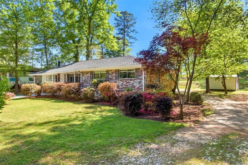 3 bedroom, 2 bathroom, 1,674 sq ft single family residence for sale at 1100 Vonda Lane, Mableton, GA 30126 — photo 2