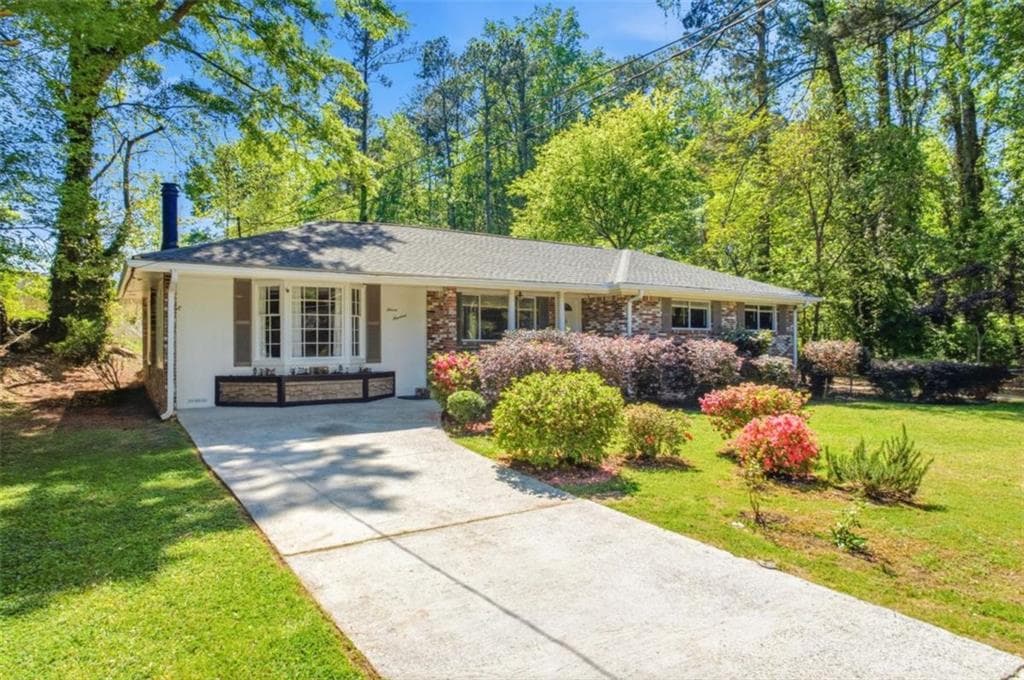 3 bedroom, 2 bathroom, 1,674 sq ft single family residence for sale at 1100 Vonda Lane, Mableton, GA 30126 — photo 3