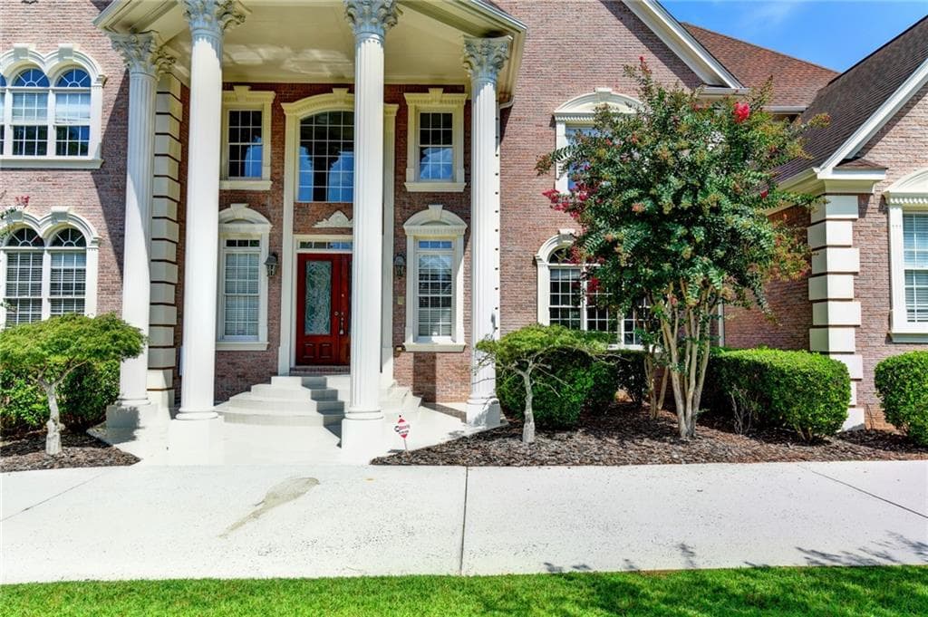 4 bedroom, 5 bathroom, 5,122 sq ft single family residence for sale at 8280 Sentinae Chase Drive, Roswell, GA 30076 — photo 5