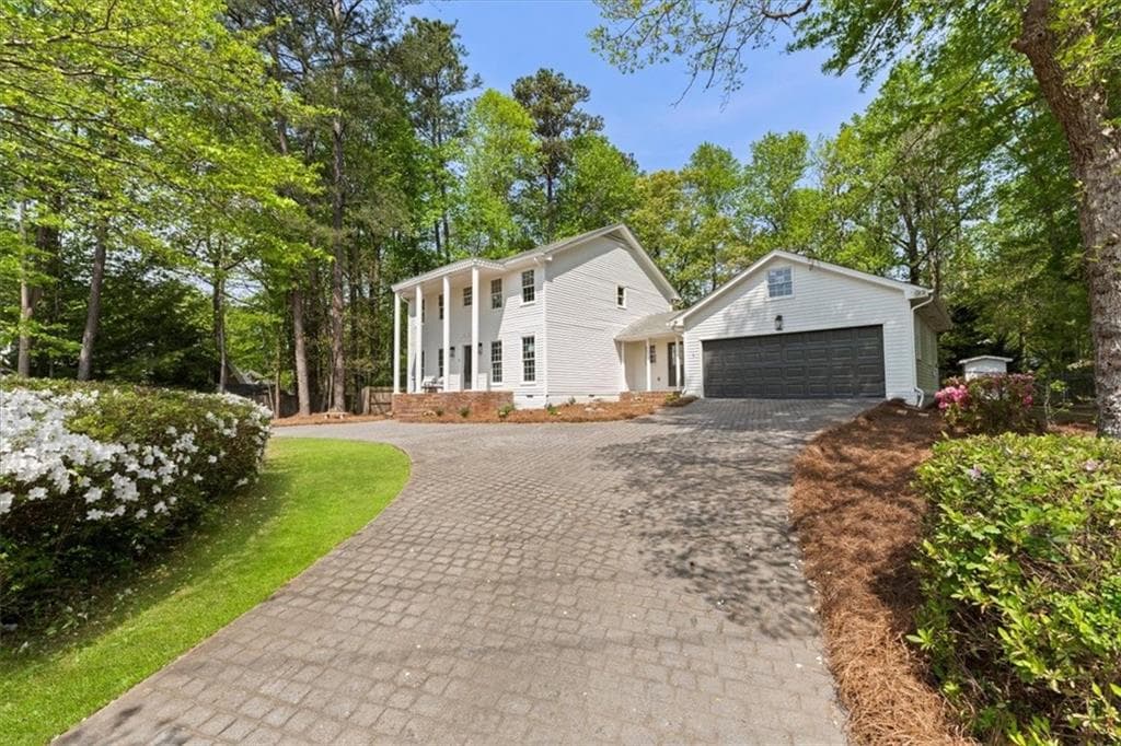 4 bedroom, 4 bathroom, 2,800 sq ft single family residence for sale at 3605 Sewell Mill Road, Marietta, GA 30062 — photo 3