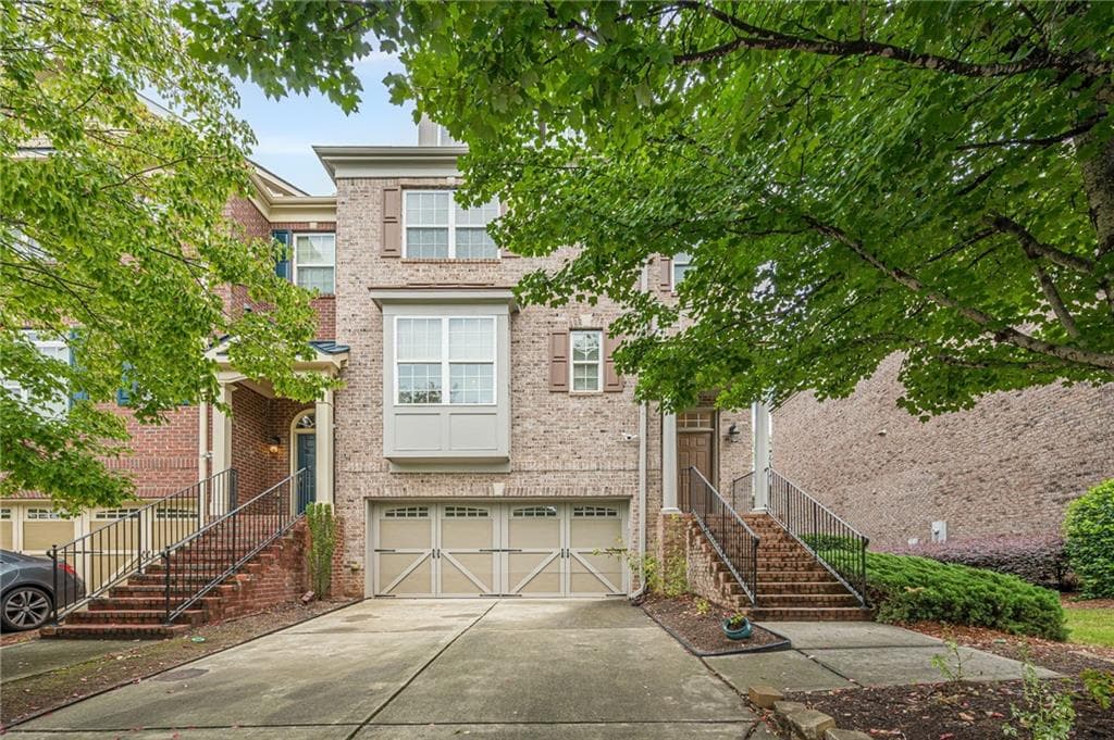 3 bedroom, 4 bathroom, 3,539 sq ft townhouse for sale at 3880 Fairhill Point, Alpharetta, GA 30004 — photo 2