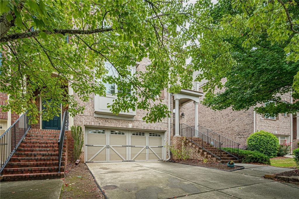 3 bedroom, 4 bathroom, 3,539 sq ft townhouse for sale at 3880 Fairhill Point, Alpharetta, GA 30004 — photo 3