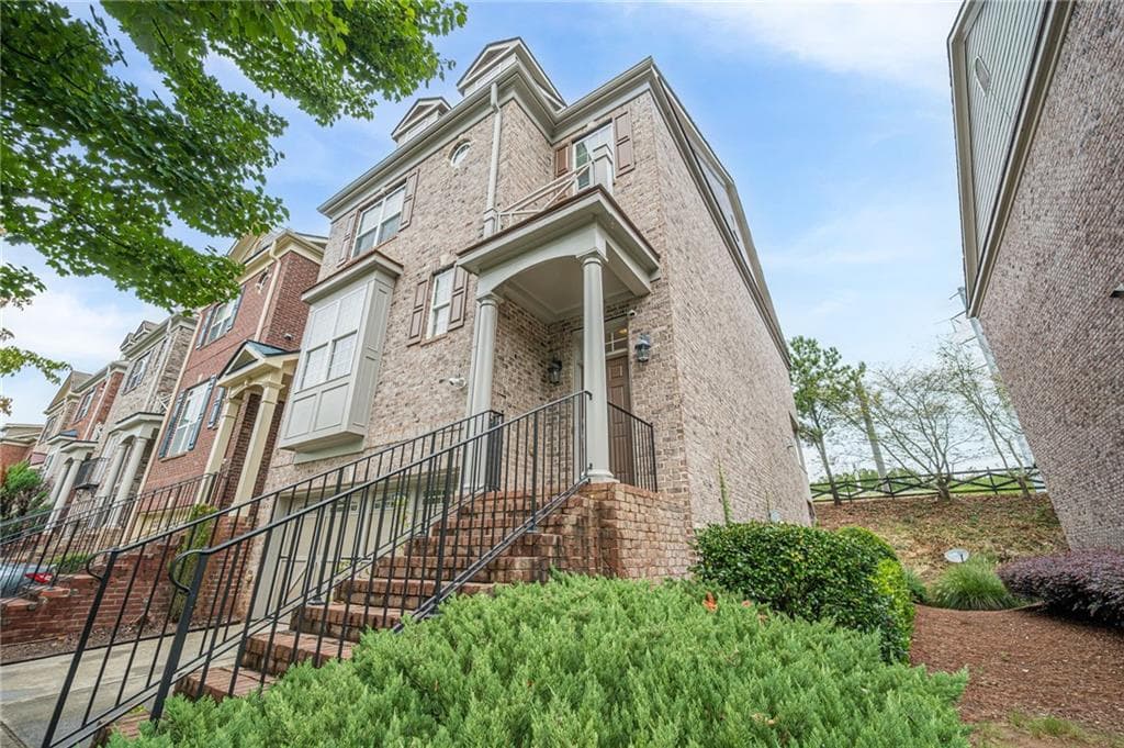 3 bedroom, 4 bathroom, 3,539 sq ft townhouse for sale at 3880 Fairhill Point, Alpharetta, GA 30004 — photo 5