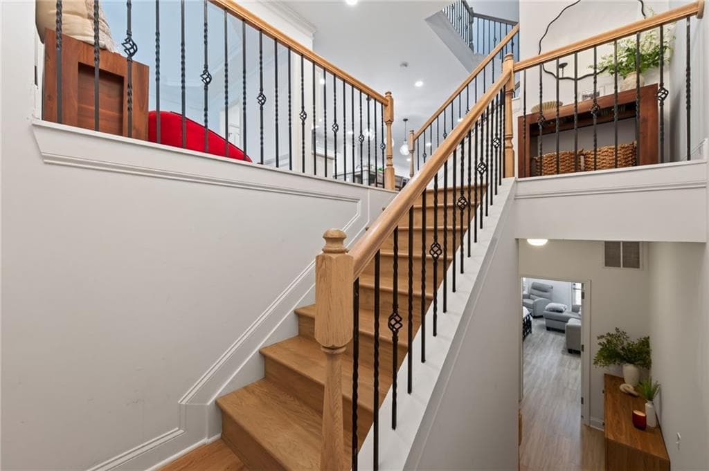 3 bedroom, 4 bathroom, 3,539 sq ft townhouse for sale at 3880 Fairhill Point, Alpharetta, GA 30004 — photo 10