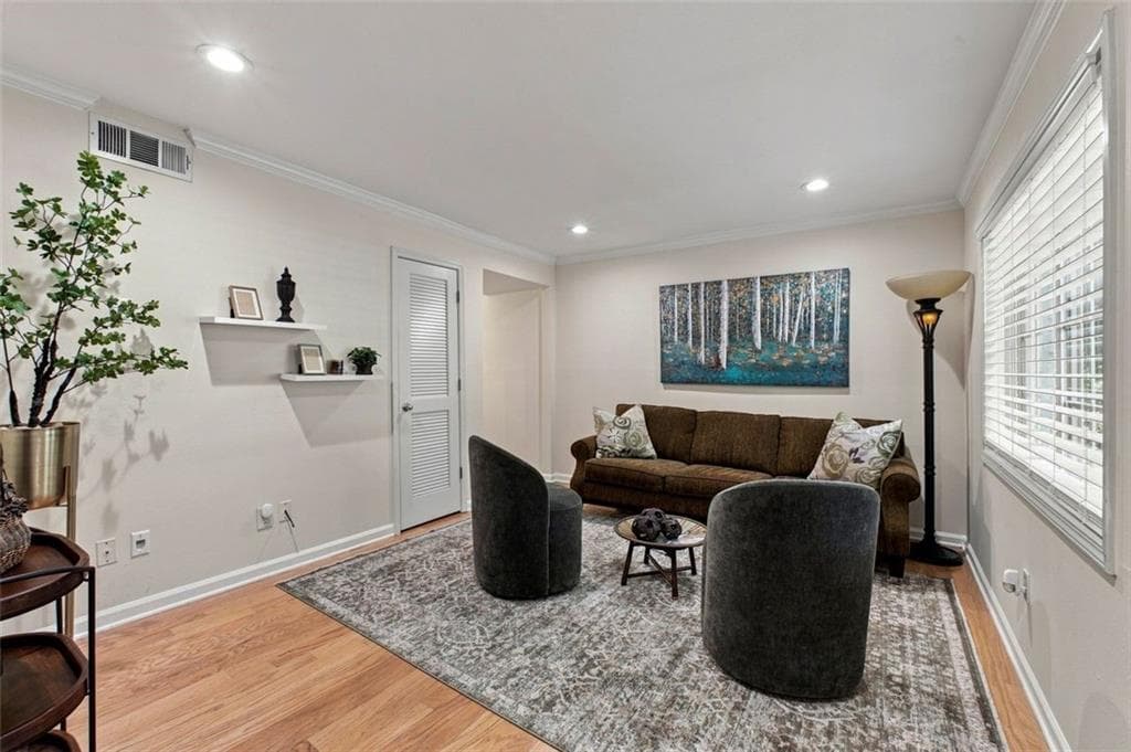 1 bedroom, 1 bathroom, 900 sq ft townhouse for sale at 6940 Roswell Road B3, Sandy Springs, GA 30328 — photo 5