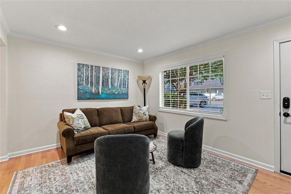 1 bedroom, 1 bathroom, 900 sq ft townhouse for sale at 6940 Roswell Road B3, Sandy Springs, GA 30328 — photo 6
