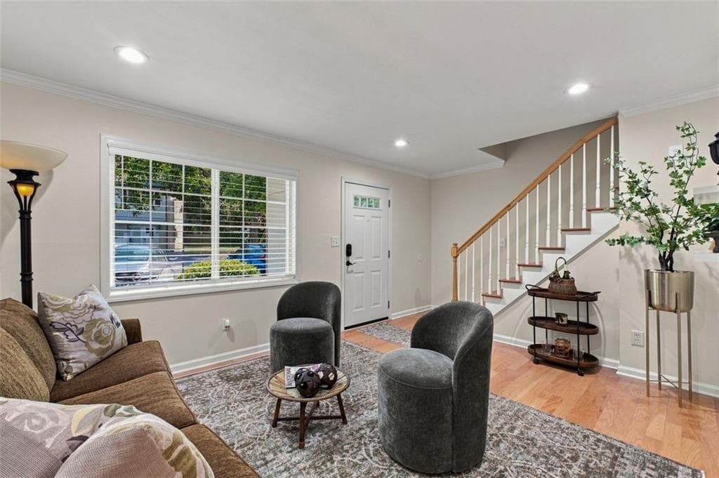 1 bedroom, 1 bathroom, 900 sq ft townhouse for sale at 6940 Roswell Road B3, Sandy Springs, GA 30328 — photo 7