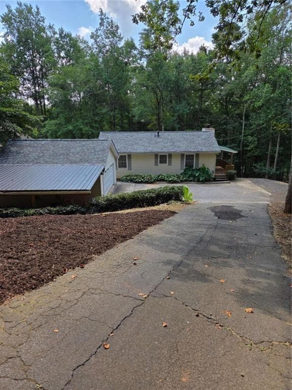3 bedroom, 2 bathroom, 2,450 sq ft single family residence for rent at 984 Overlook Drive, Dawsonville, GA 30534 for $2,800 a month