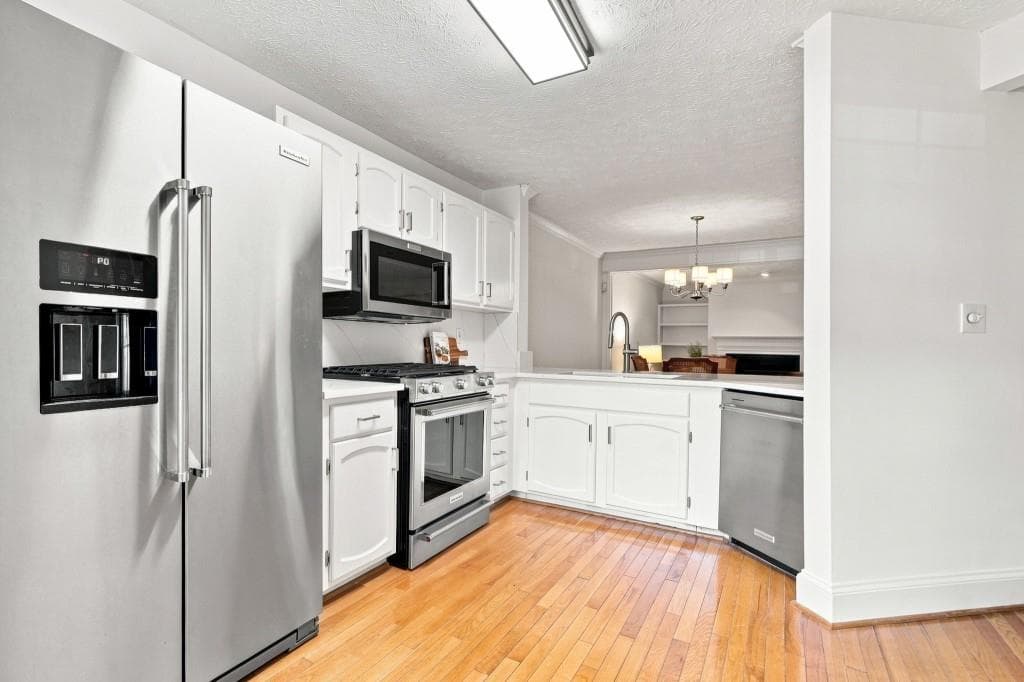 3 bedroom, 4 bathroom, 1,584 sq ft condominium for sale at 1340 N Crossing Drive, Atlanta, GA 30329 — photo 6