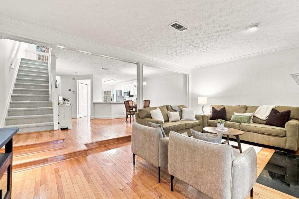 3 bedroom, 4 bathroom, 1,584 sq ft condominium for sale at 1340 N Crossing Drive, Atlanta, GA 30329 — photo 2